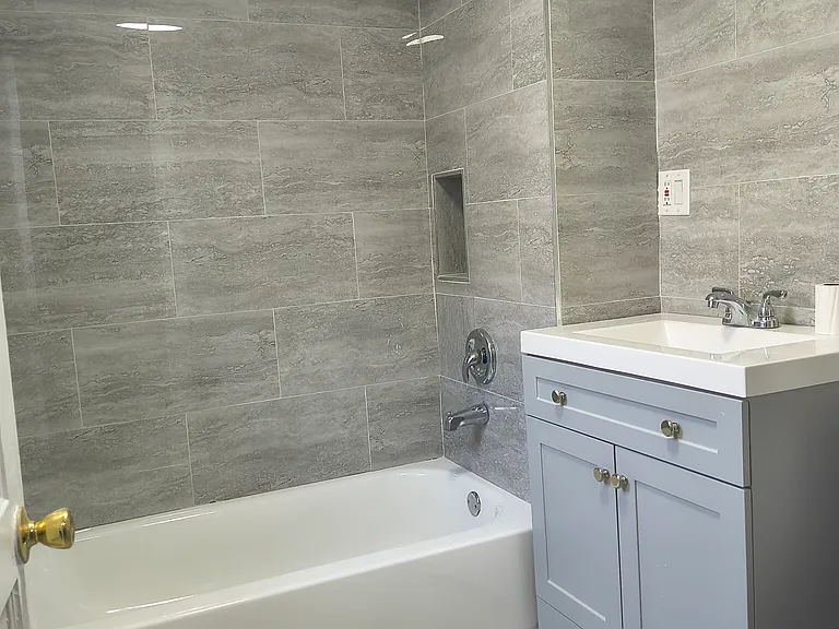 430 Parkdale Ave — Photo 7