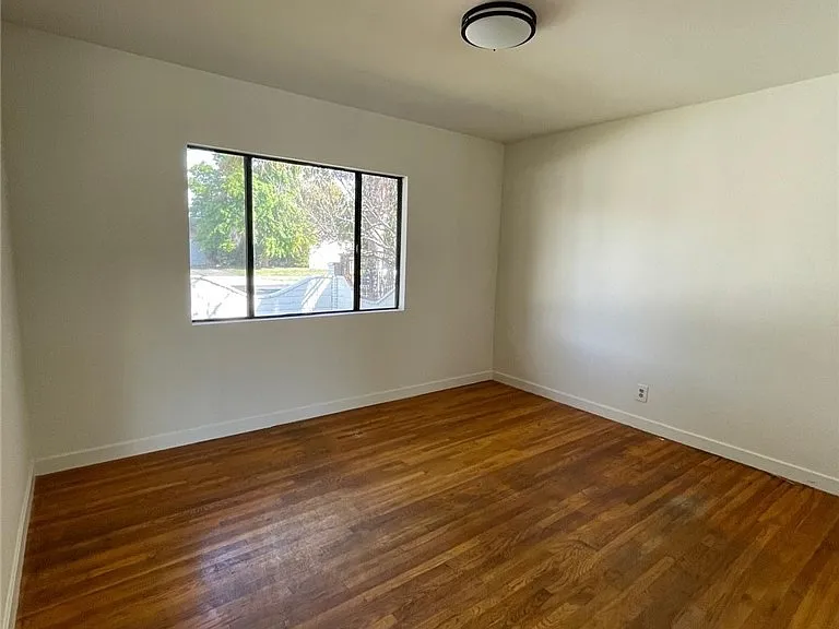 7359 Amestoy Ave — Photo 27