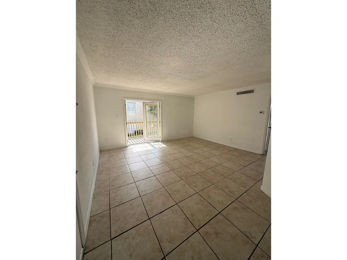 Building Photo - 355 Wymore Rd #202