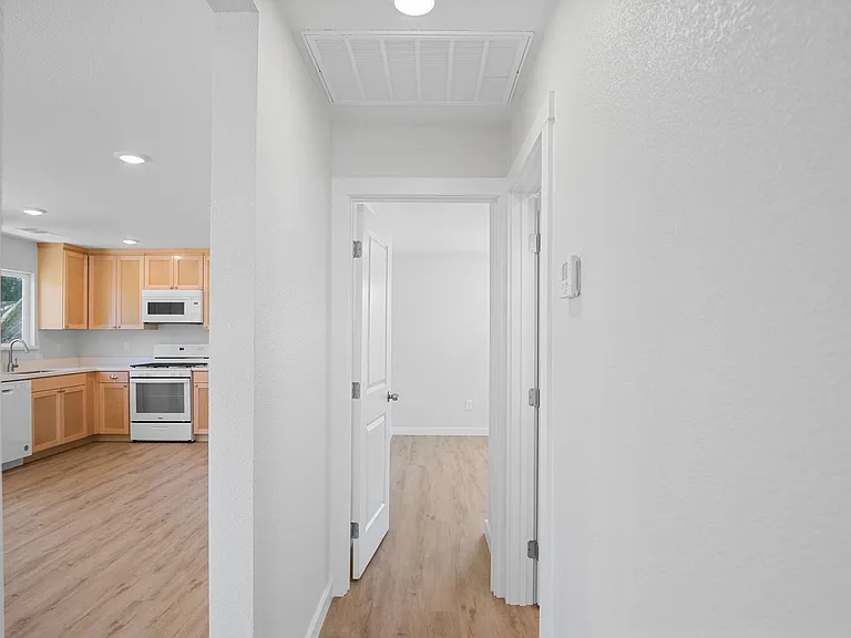 13619 Peach Ave — Photo 19
