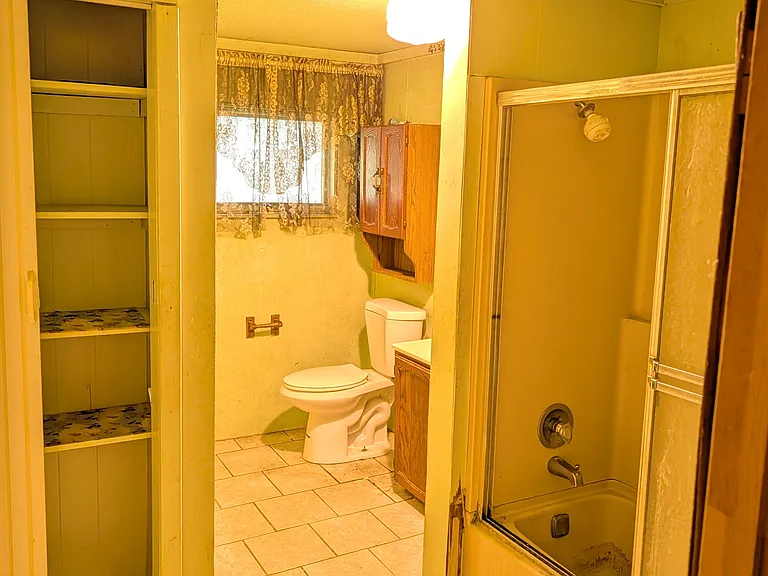 1110 Roemer Blvd — Photo 8