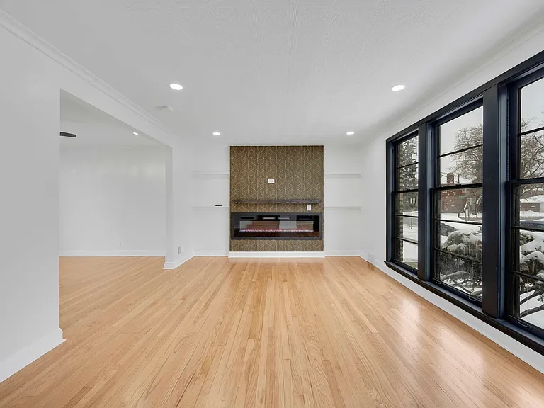 10606 S Vernon Ave — Photo 3