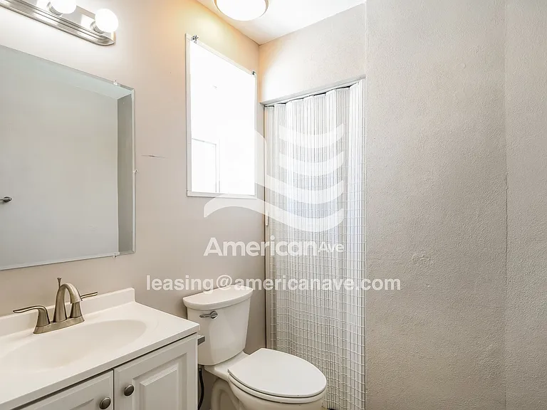 807310_011_wm_-_main_bathroom_13574446.jpg
