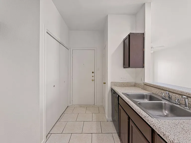 2302 S Bagdad Rd — Photo 13