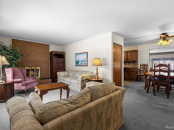 4th image of 7192 Torrey Rd