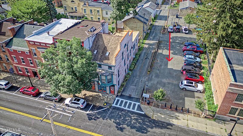 3rd image of 32 Broad Street