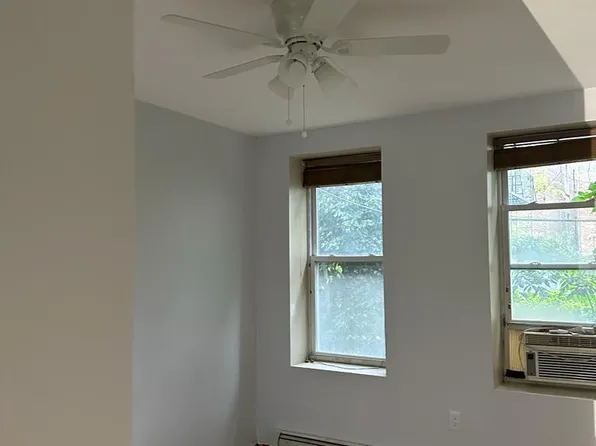 9 Vroom Street image 11 of 17