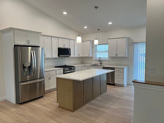 3rd image of 909 Mallard Way