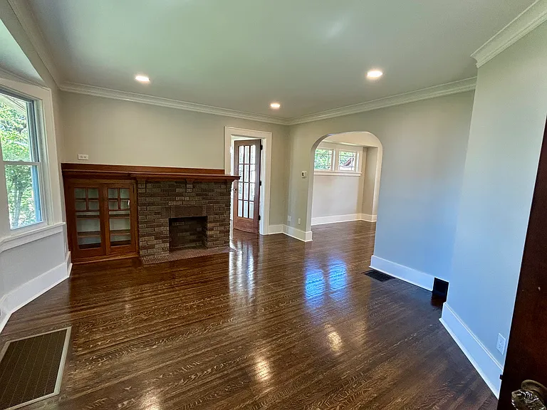 329 Somershire Dr — Photo 4