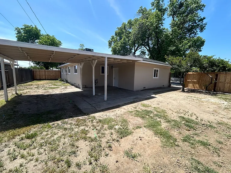 1404 Grape Ave — Photo 15