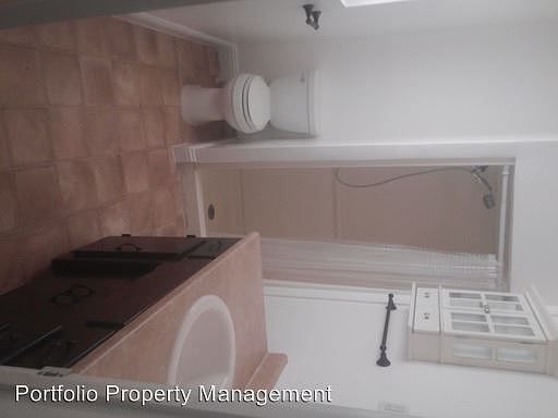 2nd image of 618 Beech St