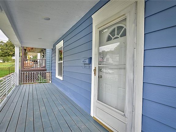 3rd image of 1027 Greeley Ave