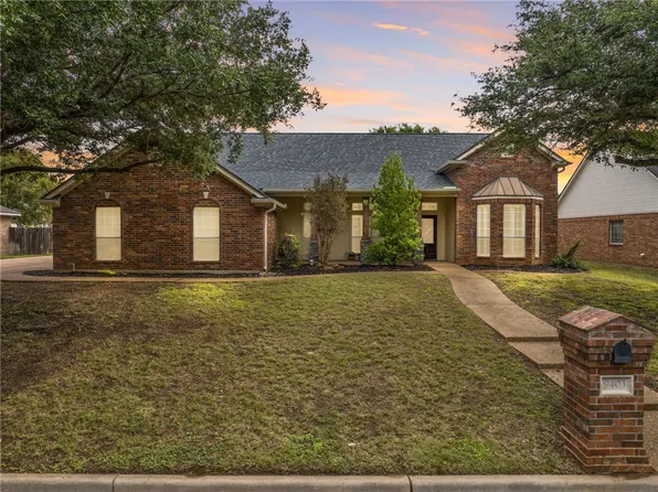 9403 Silverthorn Dr, Waco, TX 76708