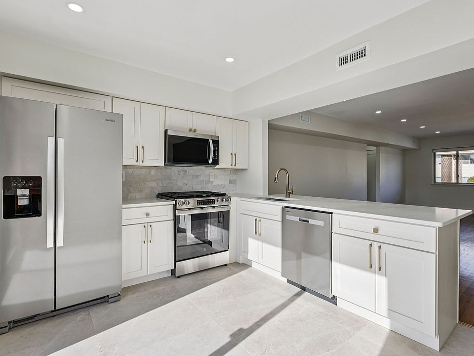 1st image of 1200 Bradley Ct #1005