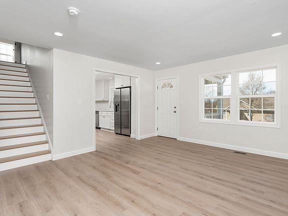 5th image of 54 1st St