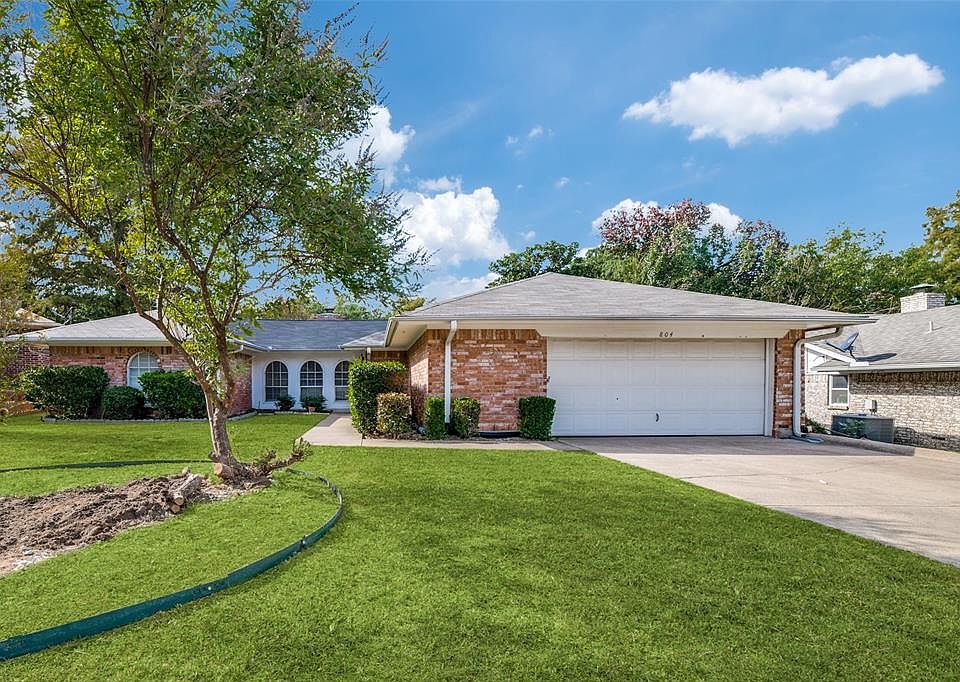 1st image of 804 Cornish Oak Ct