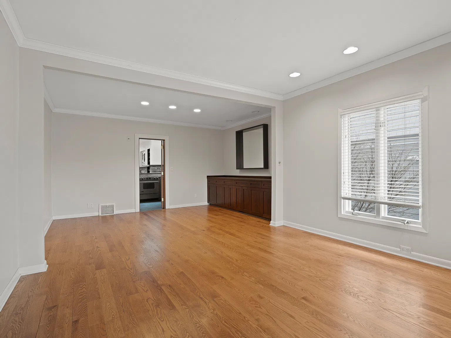 4 bed, 1733 sqft, $6,500 — Photo 3