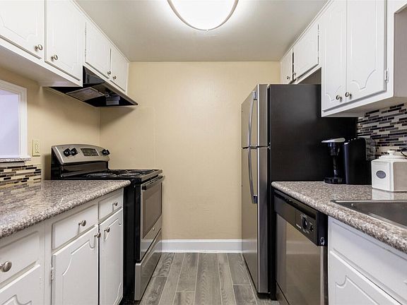 4th image of 9407 Westheimer Rd #305