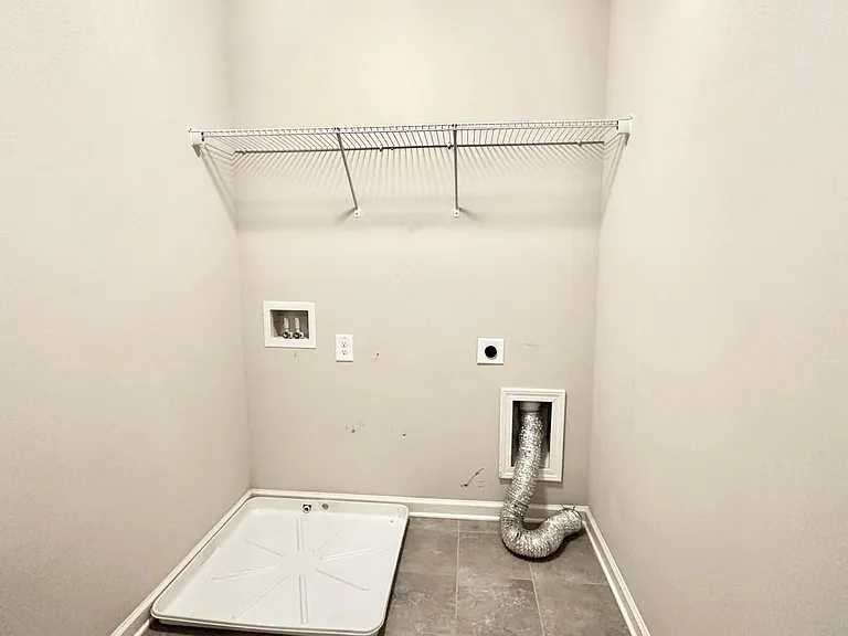 285 Holdings Dr — Photo 16