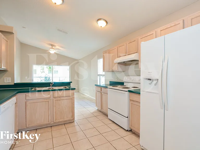 521 Finch Ln — Photo 6