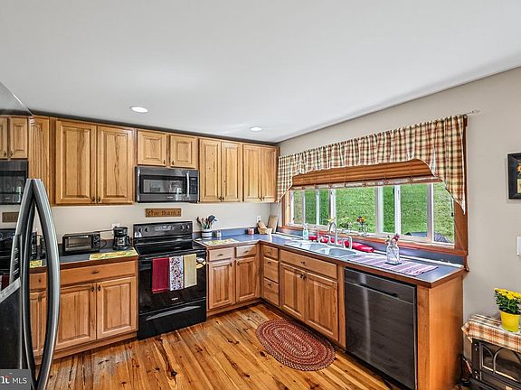 5th image of 138 Willow Rd