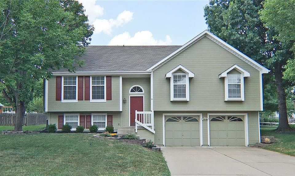 1st image of 320 NE Dreamweaver Ave