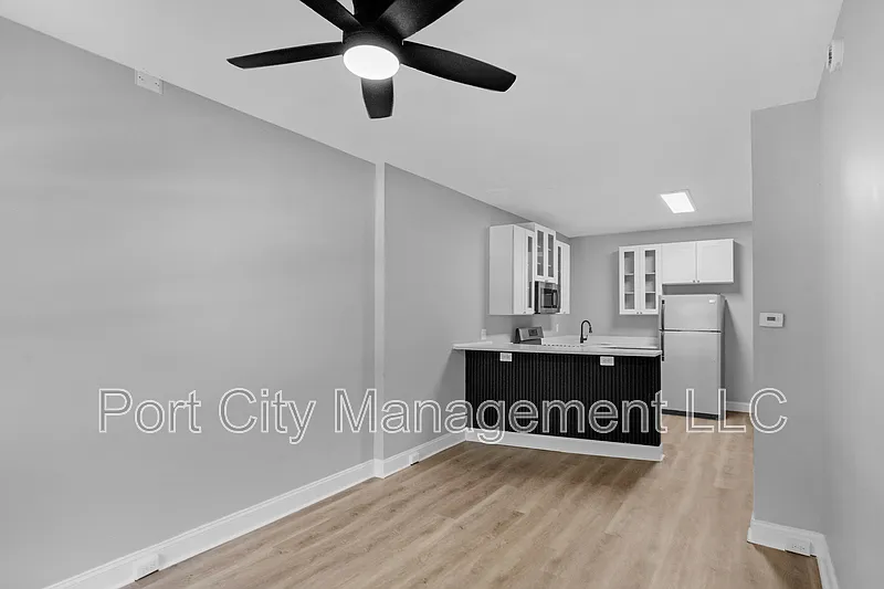 3 bed, 1.5 bath, 1021 sqft, $2,300 — Photo 4