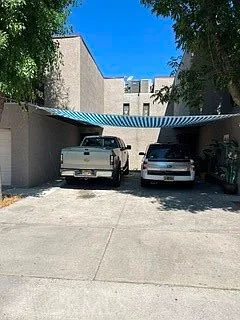 3 bed, 900 sqft, $2,400 — Photo 1