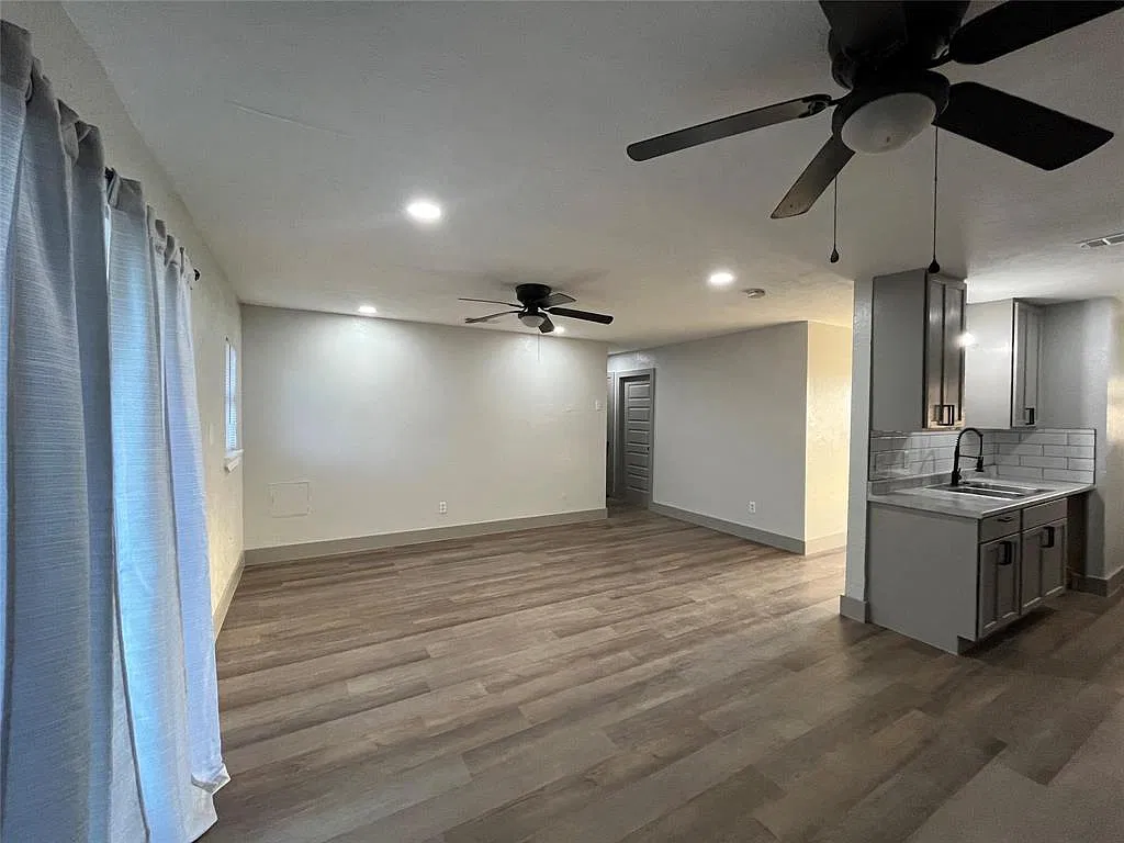 3 bed, 1.0 bath, 1011 sqft, $1,600 — Photo 3