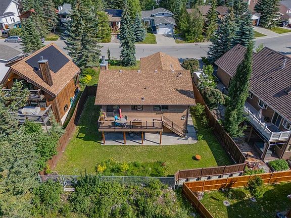 2nd image of 213 NW Lady Macdonald Dr