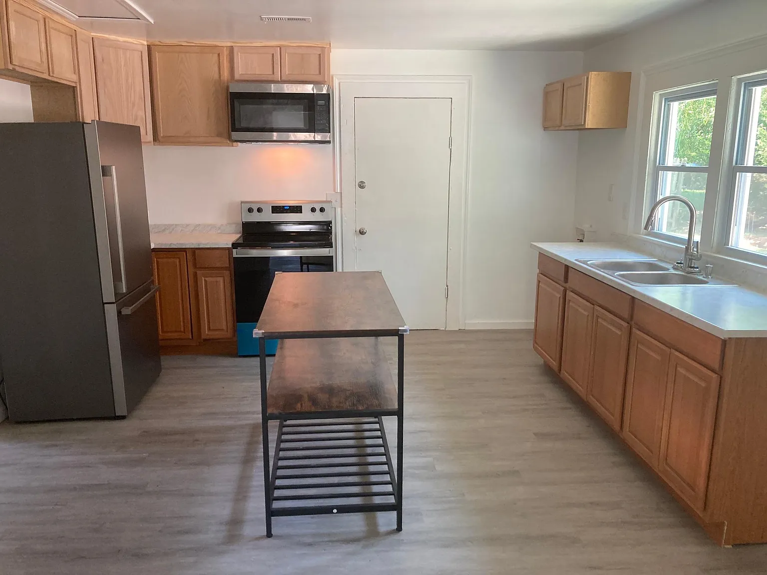 4 bed, 1120 sqft, $1,995 — Photo 3