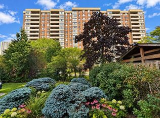 5 Lisa St #910, Brampton, ON L6T4T4
