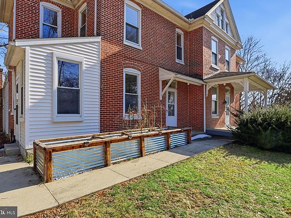 4th image of 1545 Lititz Rd