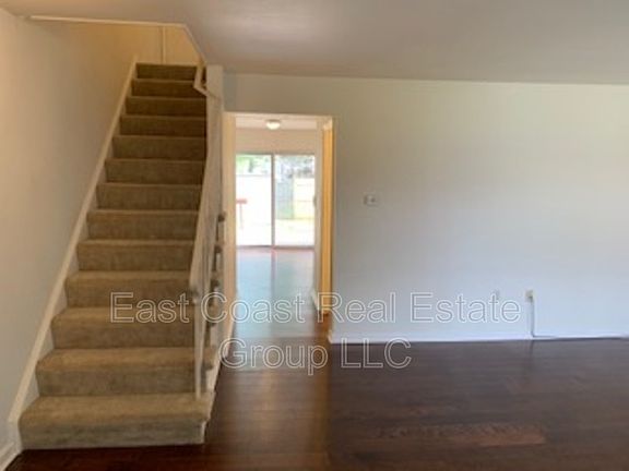 5th image of 1850 Abbey Ln
