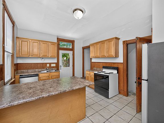 2nd image of 2319 Sauer Ave