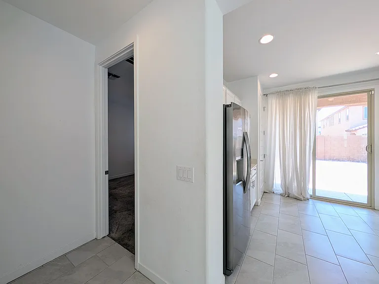 9509 W Sells Dr — Photo 35
