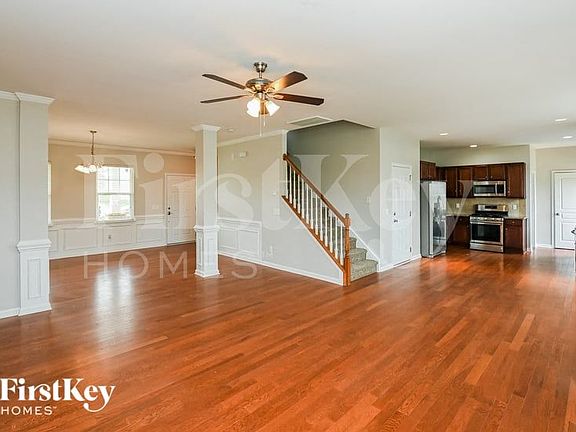 3rd image of 4637 Triumph Dr SW