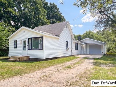 206 Walnut St, Howard City, MI, 49329