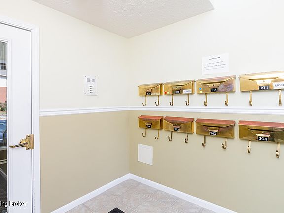 4th image of 9101 Hawthorne Pointe Dr Unit 102