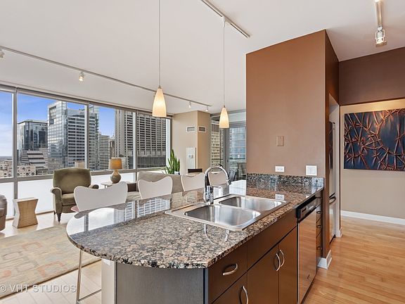 4th image of 8 E Randolph St Unit 2904