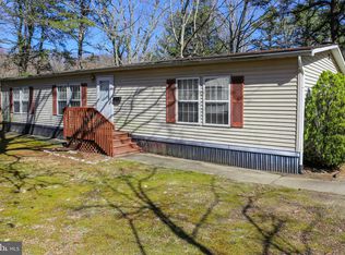 28 Hazeltop Dr, Sicklerville, NJ 08081