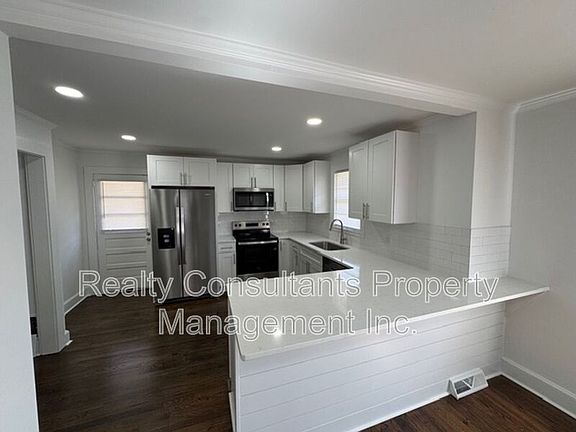 2nd image of 205 E Park Ave