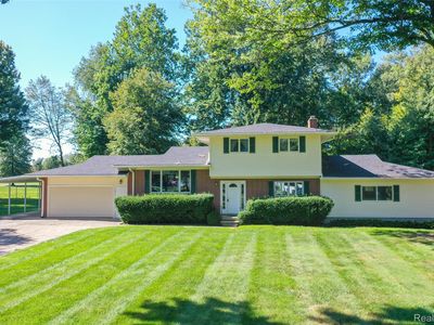 6158 Golfview Dr, Burton, MI, 48509