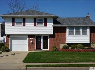 239 Central Park Rd, Plainview, NY 11803