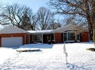 907 Edgewater Dr, Naperville, IL 60540