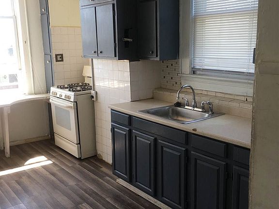 4th image of 361 Armstrong Ave
