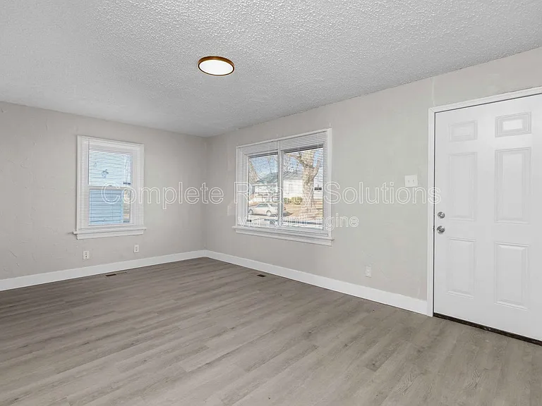2056 Coleridge Dr — Photo 16