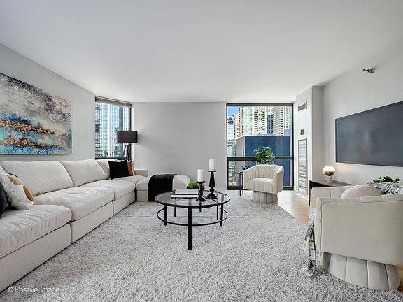 4th image of 70 W Huron St APT 1602