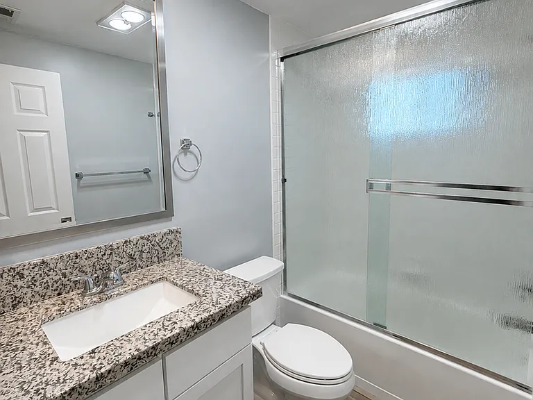 5900 Stockdale Hwy — Photo 7