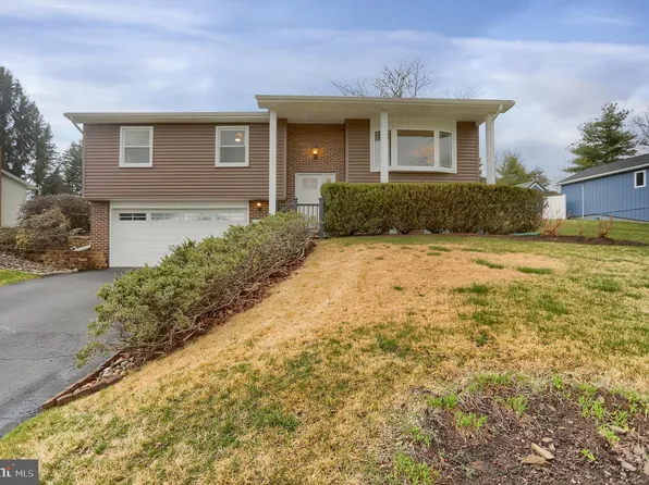 1073 Cortland Dr, Lemont, PA 16827